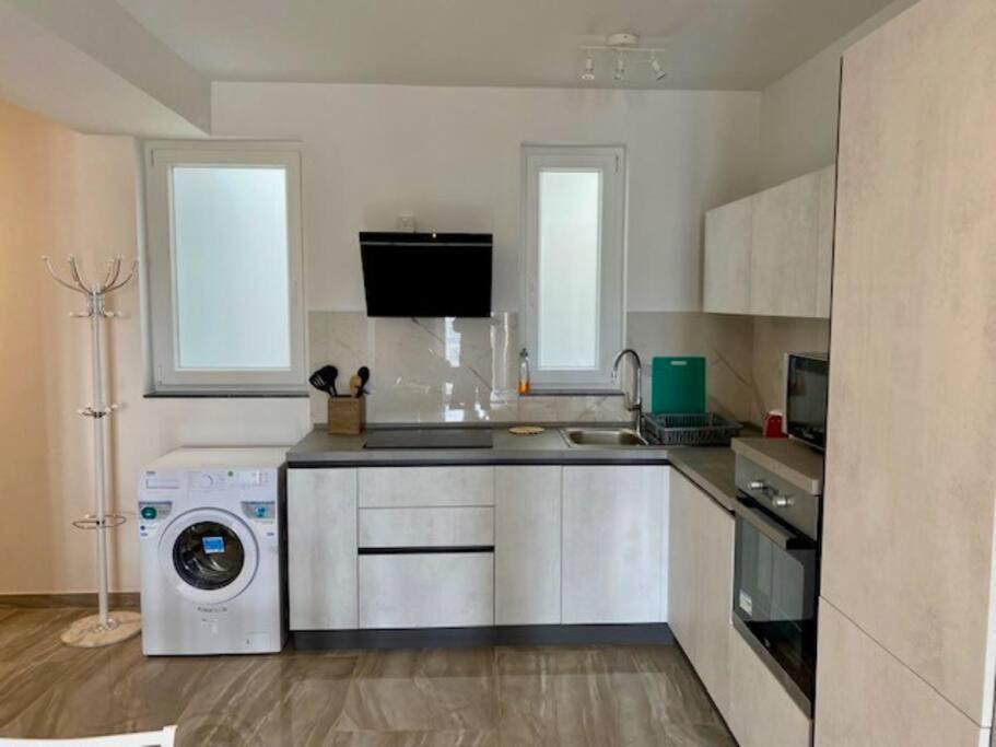 Apartment Sliema, Stylish 1 Bedroom With Parking.