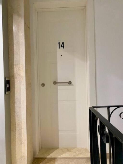 Apartment Sliema, Stylish 1 Bedroom With Parking. Sliema