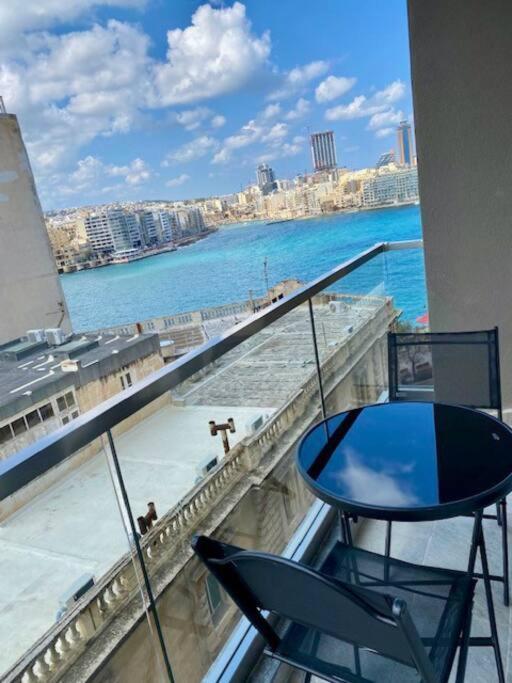 Sliema, Stylish 1 Bedroom With Parking. Sliema