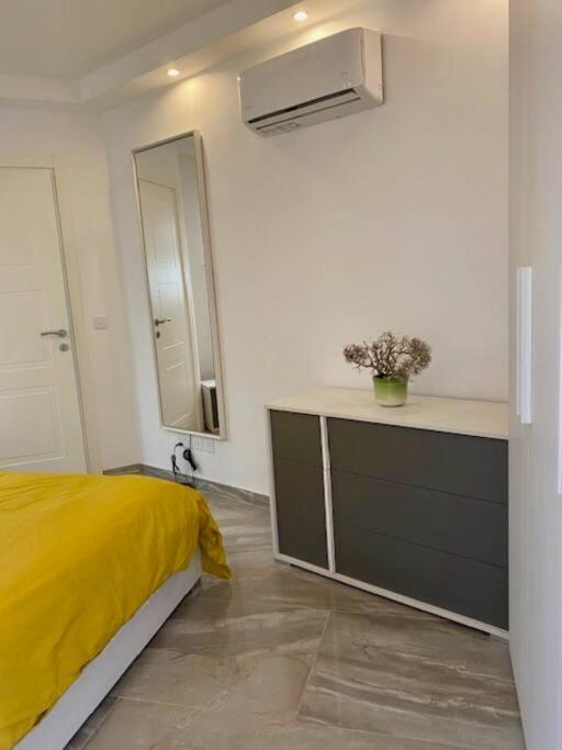 Sliema, Stylish 1 Bedroom With Parking. Apartment Sliema