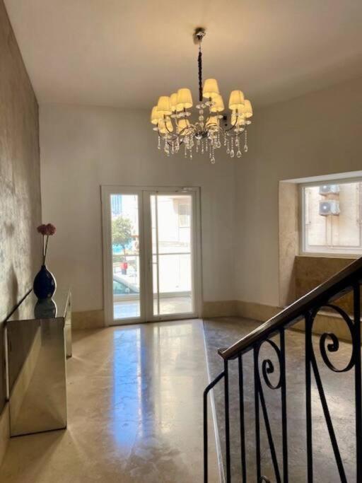 Sliema, Stylish 1 Bedroom With Parking.